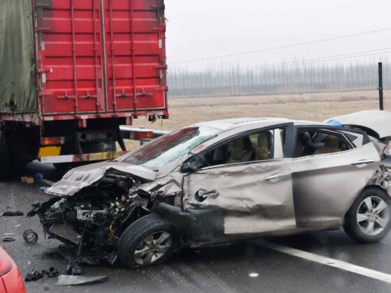 San Diego Truck Accident Lawyer vs Car Accident Lawyer—What’s the Difference?